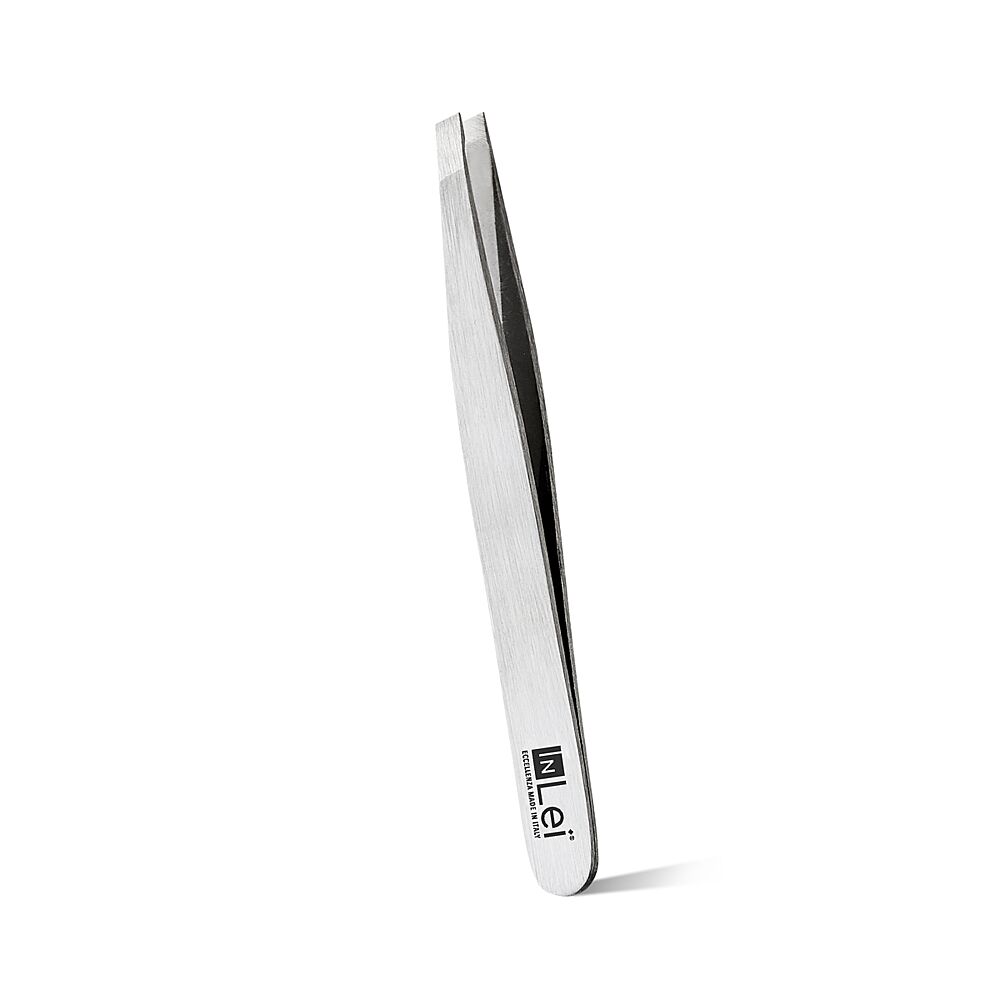 Eyebrow Tweezer With Slanted Tip